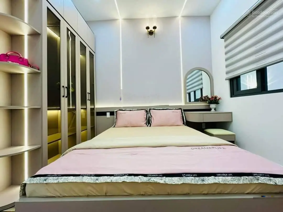 Kẹt tiền bán gấp nhà đường Đội Cung, Quận 11. Giá 2tỷ600. Hẻm xe hơi. Sổ hồng riêng. Sang tên ngay