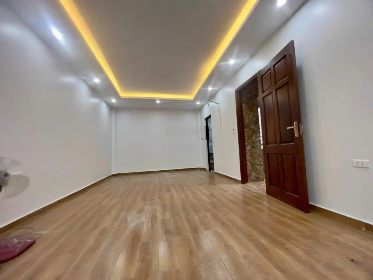 Cần bán nhà riêng phố Thái Hà 40m 6 Tg MT 5,2m chỉ 10 tỷ thang máy 30m ô tô full nội thất.