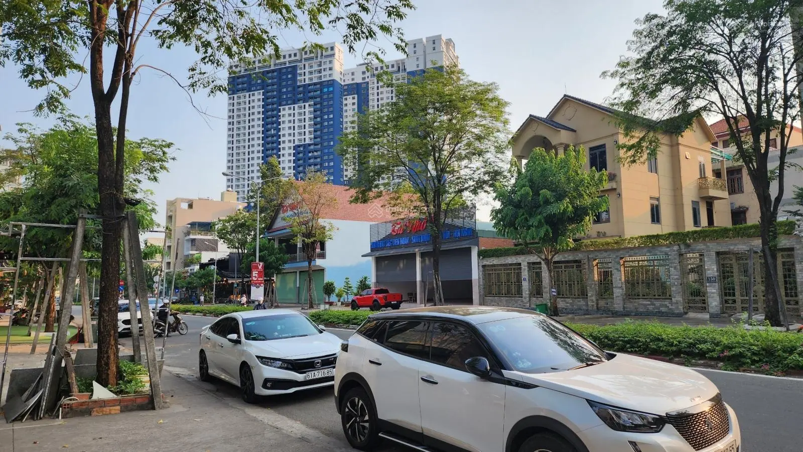 Cần bán khách sạn 3 sao trung tâm Chánh Nghĩa 66 phòng - 10 tầng