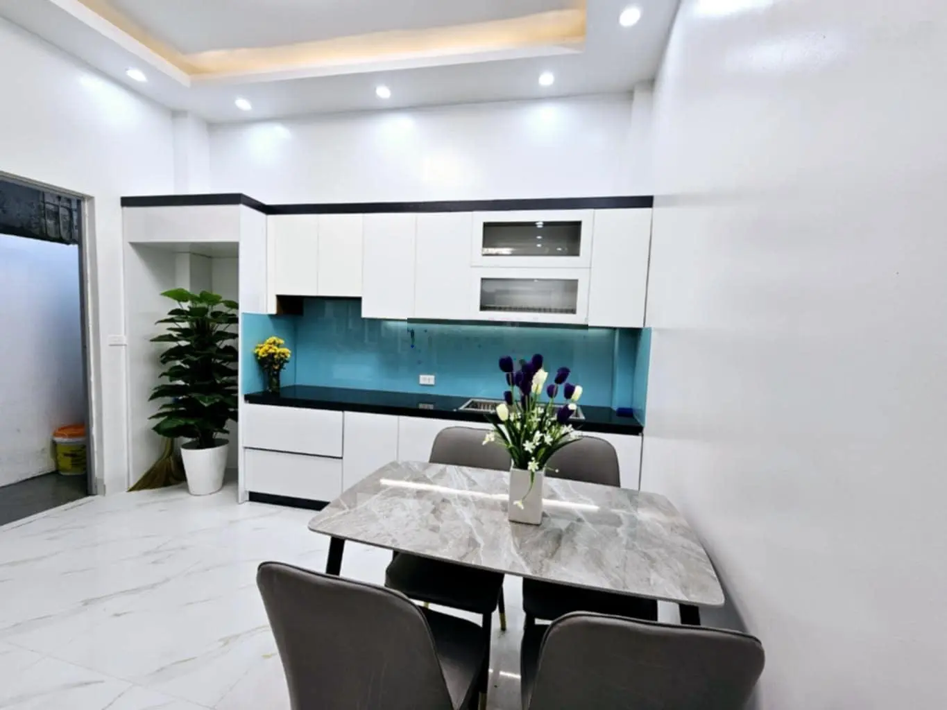 Hồ tùng mậu trung tâm cầu giấy -ngõ thoáng đẹp -6 tầng thang máy. nhà đẹp ở ngay cách phố 40m .