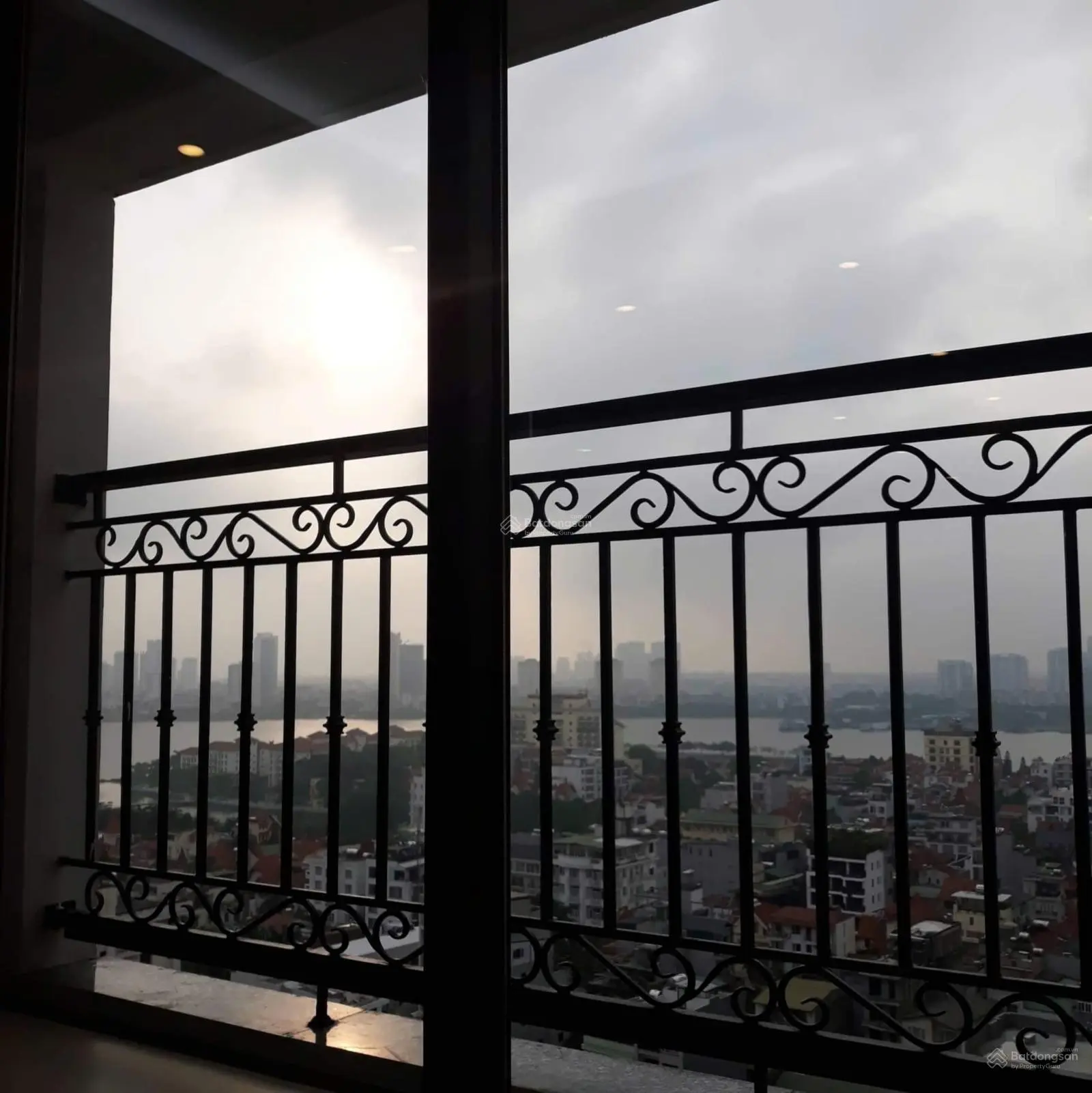 Chính chủ cần bán nhanh căn hộ 88m2 tháp A tòa D'Le Roi Soleil số 59 Xuân Diệu