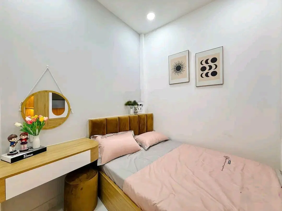 Về quê cần bán căn nhà, đường Lạc Long Quân - P.8 - Tân Bình, đag cho thuê 21tr, giá 2tỷ970/66,36m2