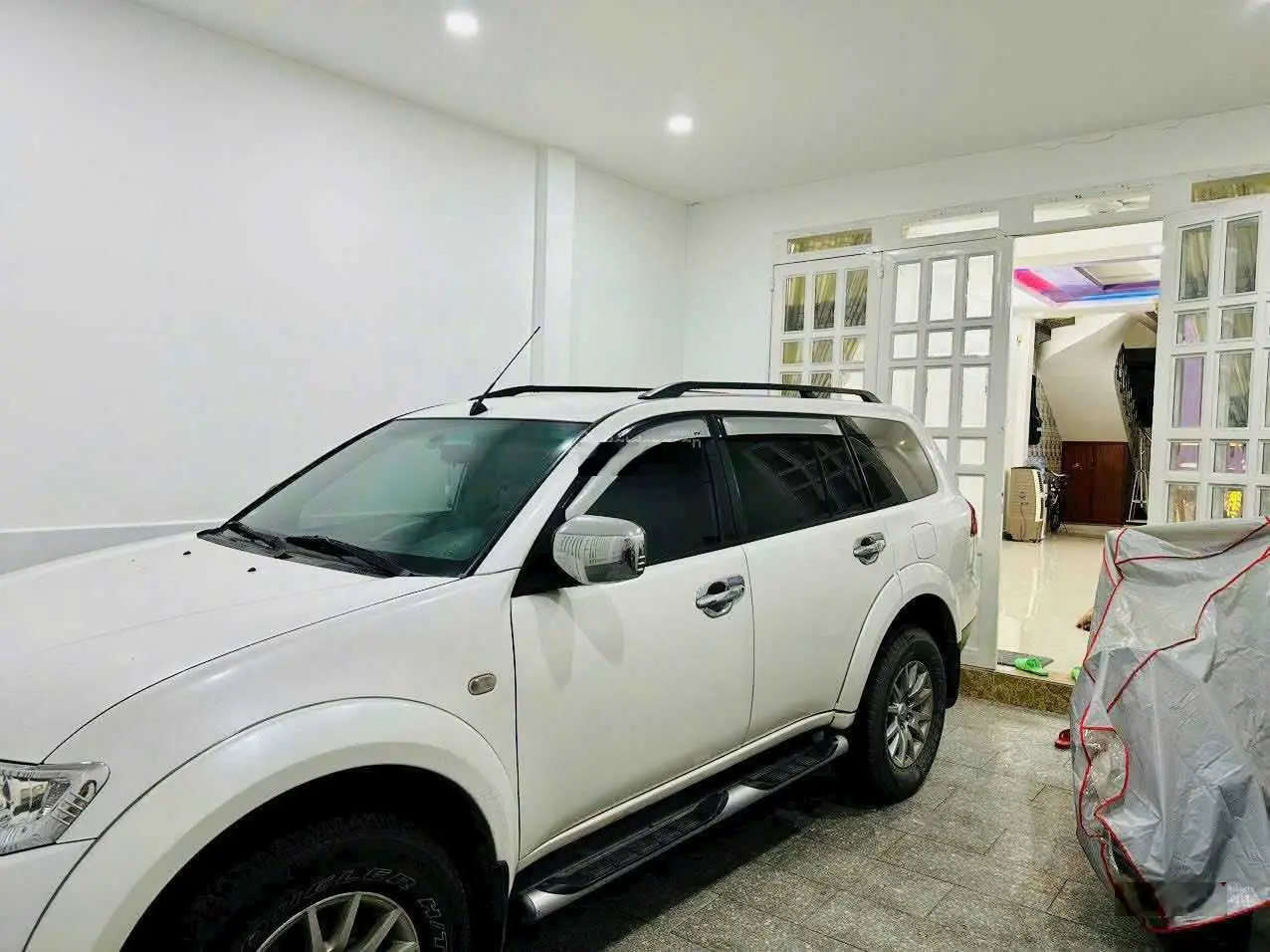 Ngộp - giảm 2 tỷ - nhà 3 tầng - hẻm xe hơi - ô tô đậu trong nhà - gần XHNH - DT 125m2 giá 7. X tỷ