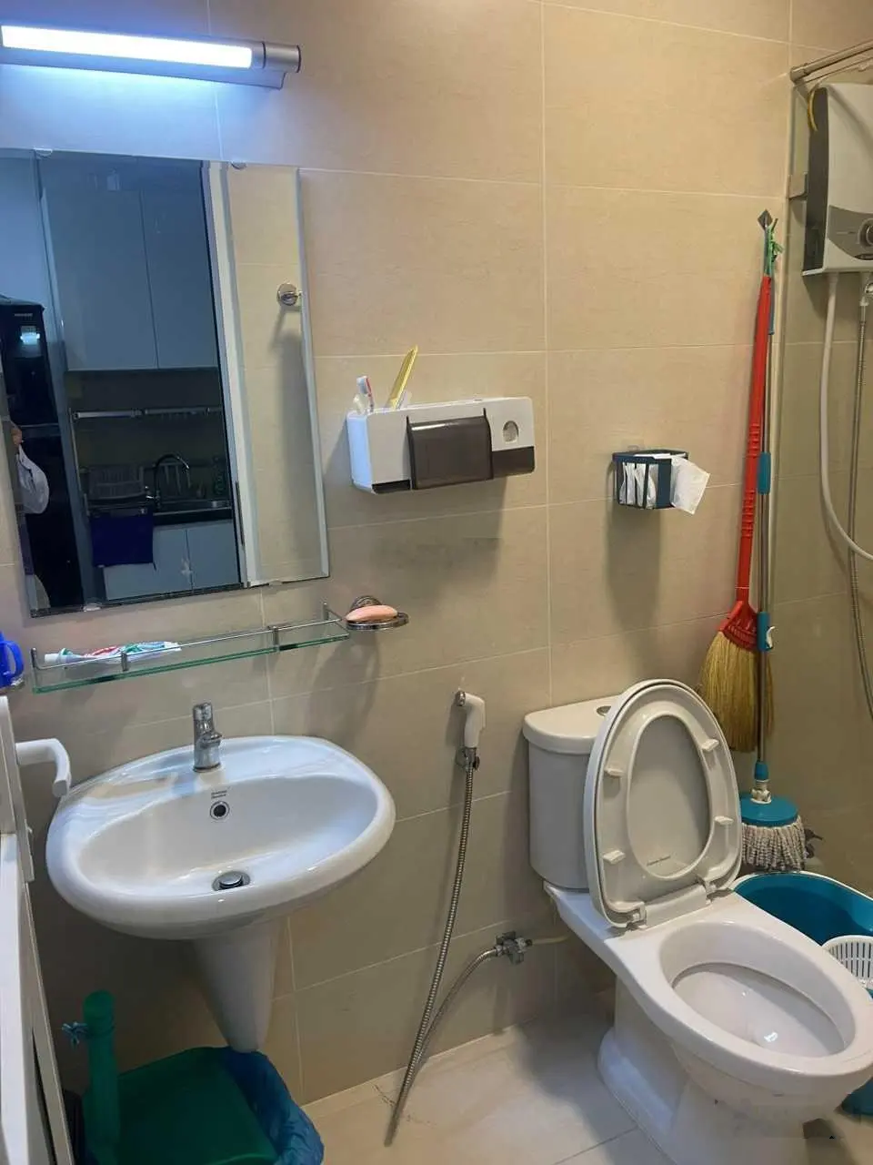 Căn 50m2, giá tốt chỉ 1.7 tỷ, có ban công, view đẹp ngắm phố, tầng thấp, gió mát, LH 0909 393 ***