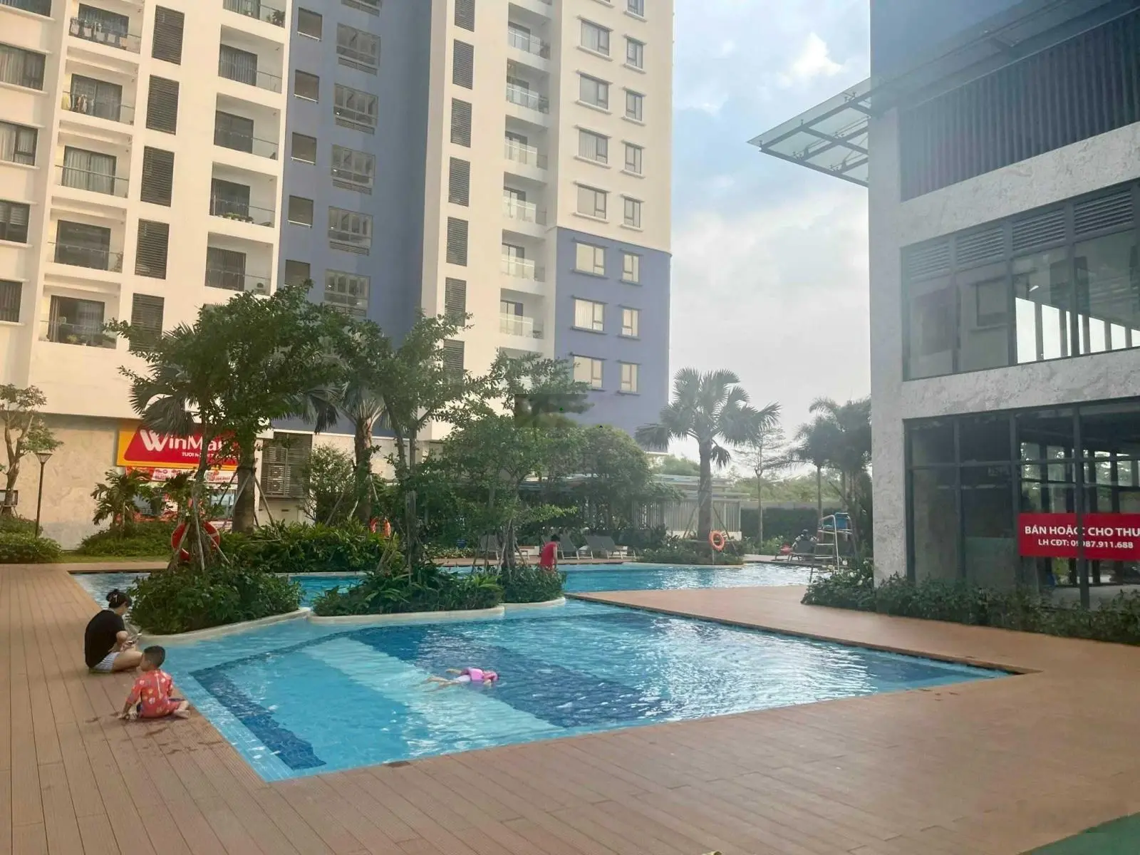 Cần bán gấp căn hộ C Sky View 2PN căn gốc view hồ bơ Tầng Cao Nhận Nhà Ở Ngay.