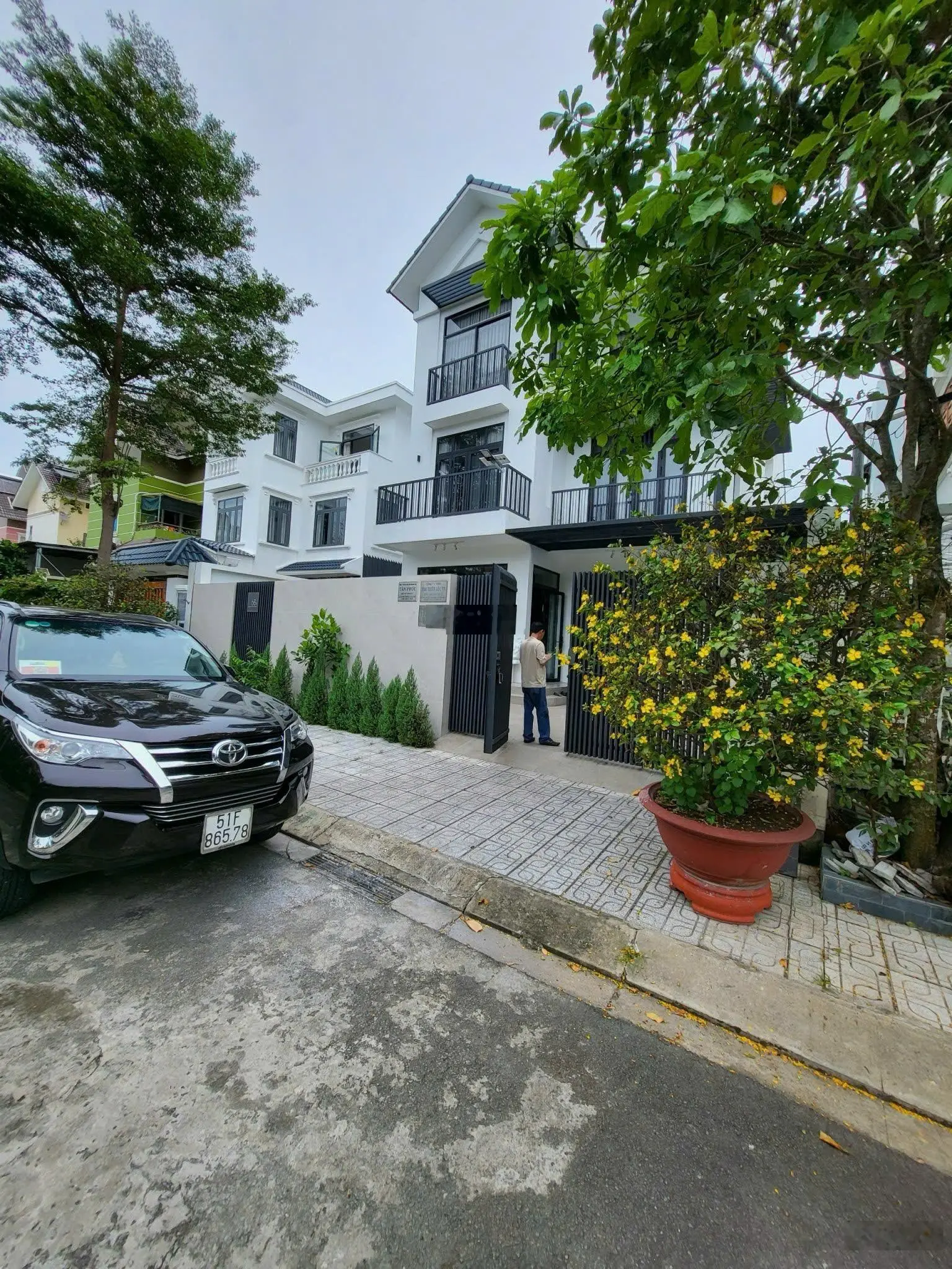 Biệt thự 5* Gia Hoà - 3 tầng thiết kế - nội thất hiện đại, ngang 12m, Đỗ Xuân Hợp - Global City 2ph