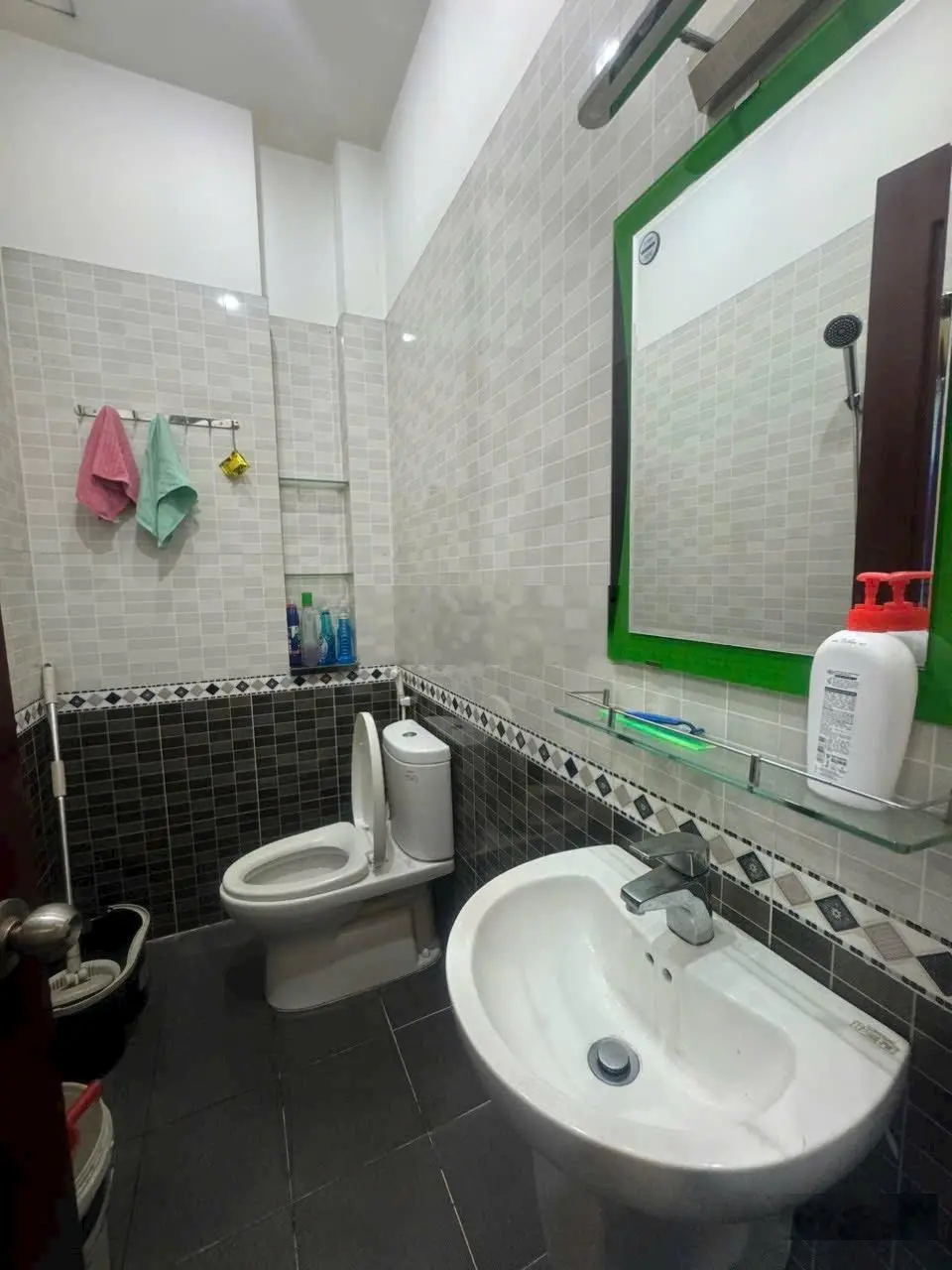 Cơ Hội Vàng! Bán Nhà Đẹp Tại HXH Hoàng Hoa Thám, P.5, Bình Thạnh! Diện Tích:4,5 x 13,3m. 4 tầng.8PN