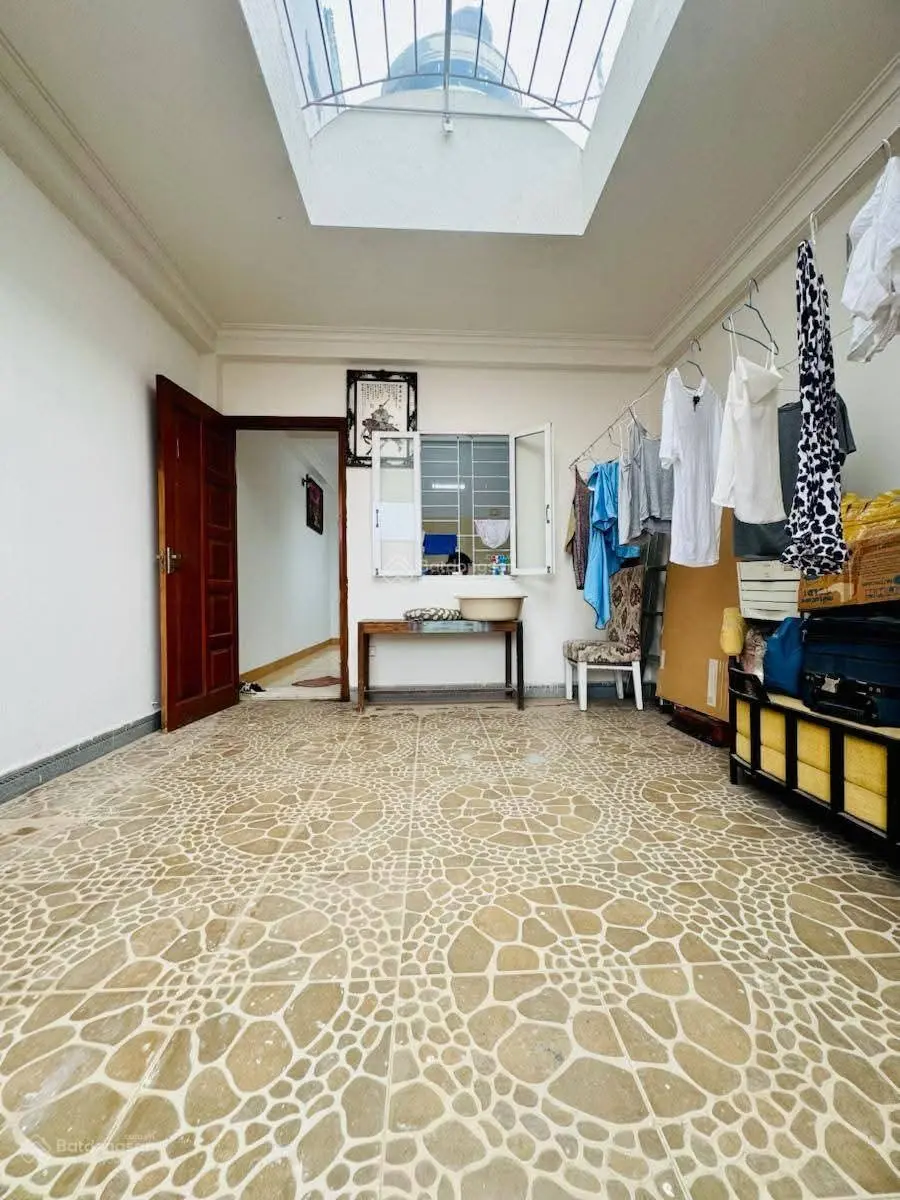 Bán nhà trần cung. 55 m2, 4 tầng dân xây. ngõ nông, thông, 2 thoáng trước sau. giá 10.5 tỷ