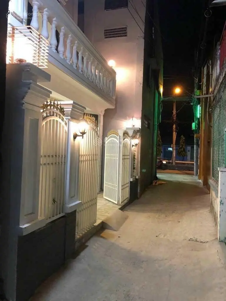 Nhà 2 tầng, ngay sát ngã tư Tô Ngọc Vân, Phạm Văn Đồng, Chợ Thủ Đức, DT 98m2 giá chỉ 4.1 tỷ.