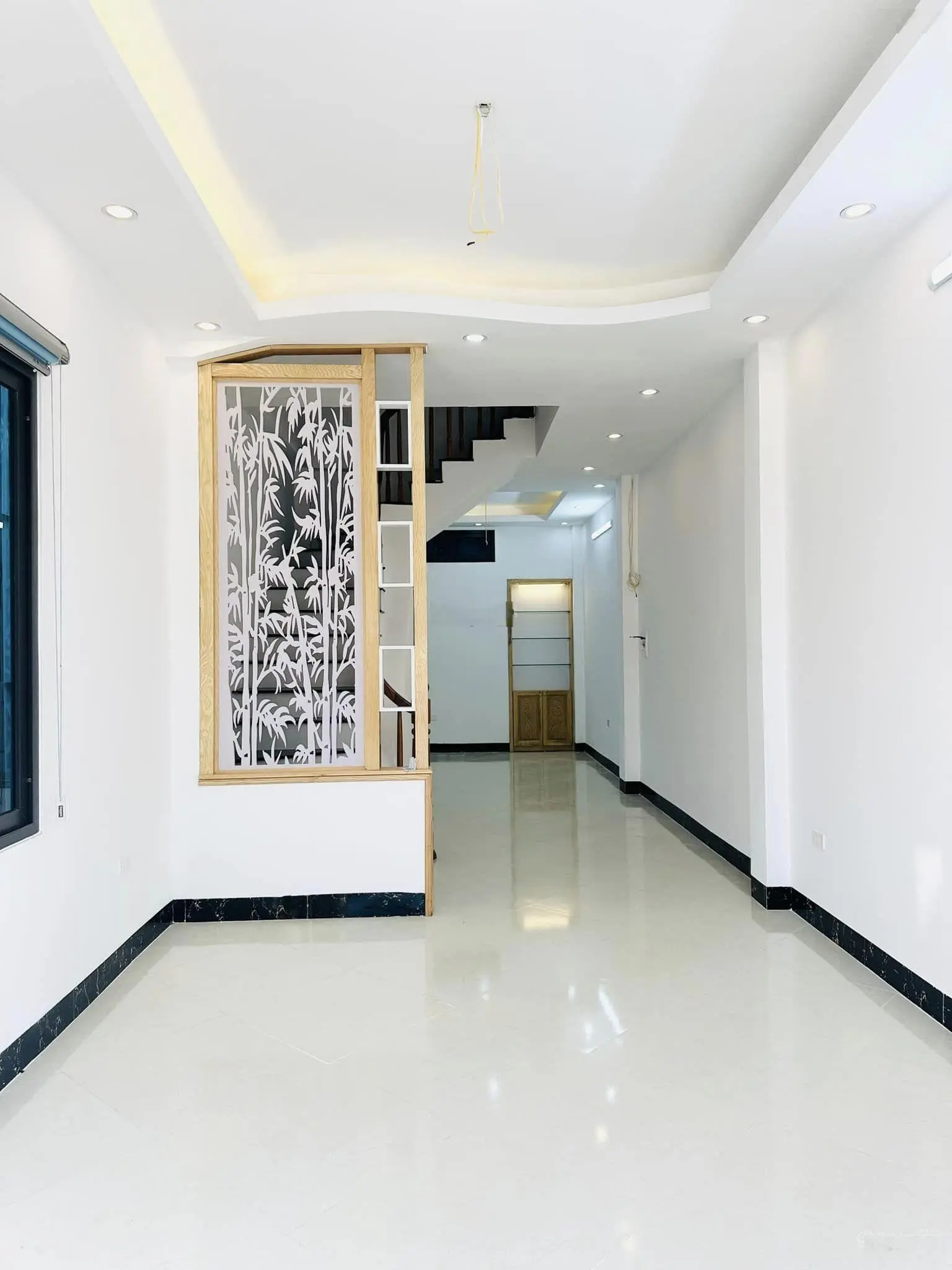 Bán nhà Kim Chung oto đỗ cửa 7PN view hồ Dân cư đông đúc nhiều tiện ích sổ đỏ cất két DT: 45m2