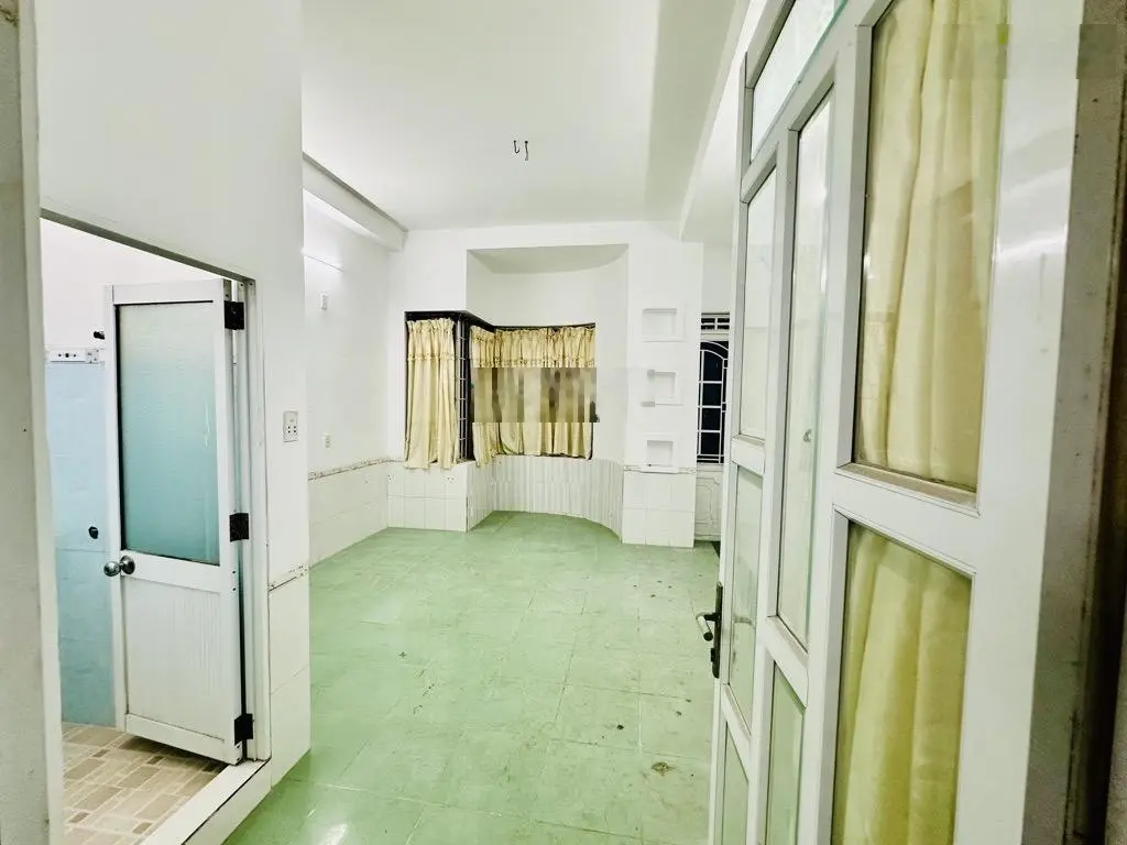 Nhà 3 tầng kiên cố - 62m2 - đường 5m ngay chợ đống đa - nhỉnh 4 tỷ