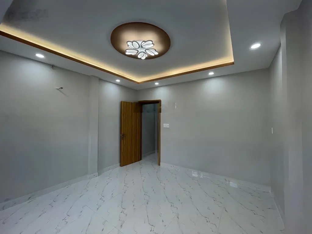 Bán nhà 50m2, đường Cách Mạng Tháng Tám Quận 10, hẻm xe hơi đậu cửa, 3 tầng, giá chỉ 8.X tỷ