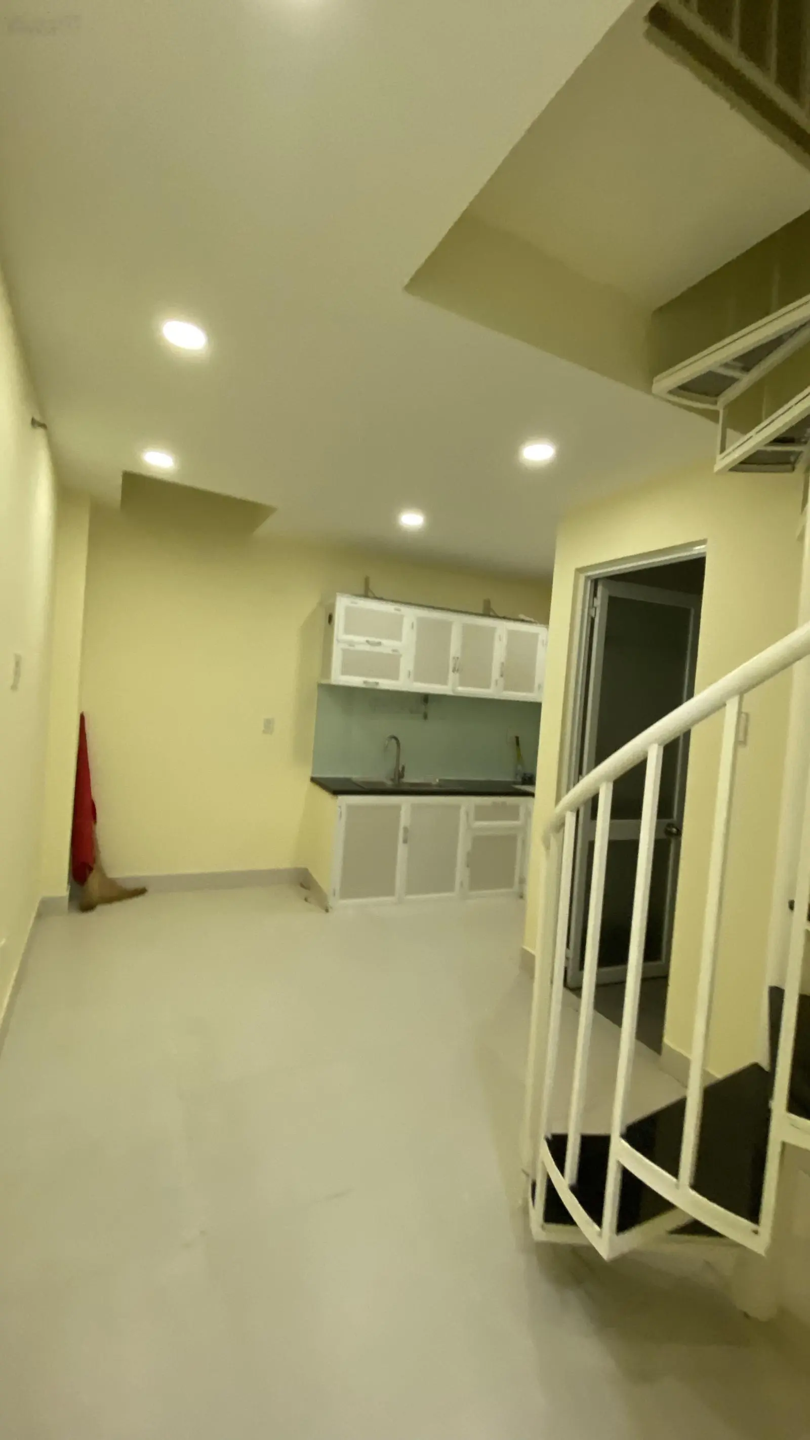 Nhà lầu hẻm ô tô sát mặt tiền đường 24 linh đông. Gần đường 22 đường Ụ Ghe. Gần vành đai 2. Sổ hồng