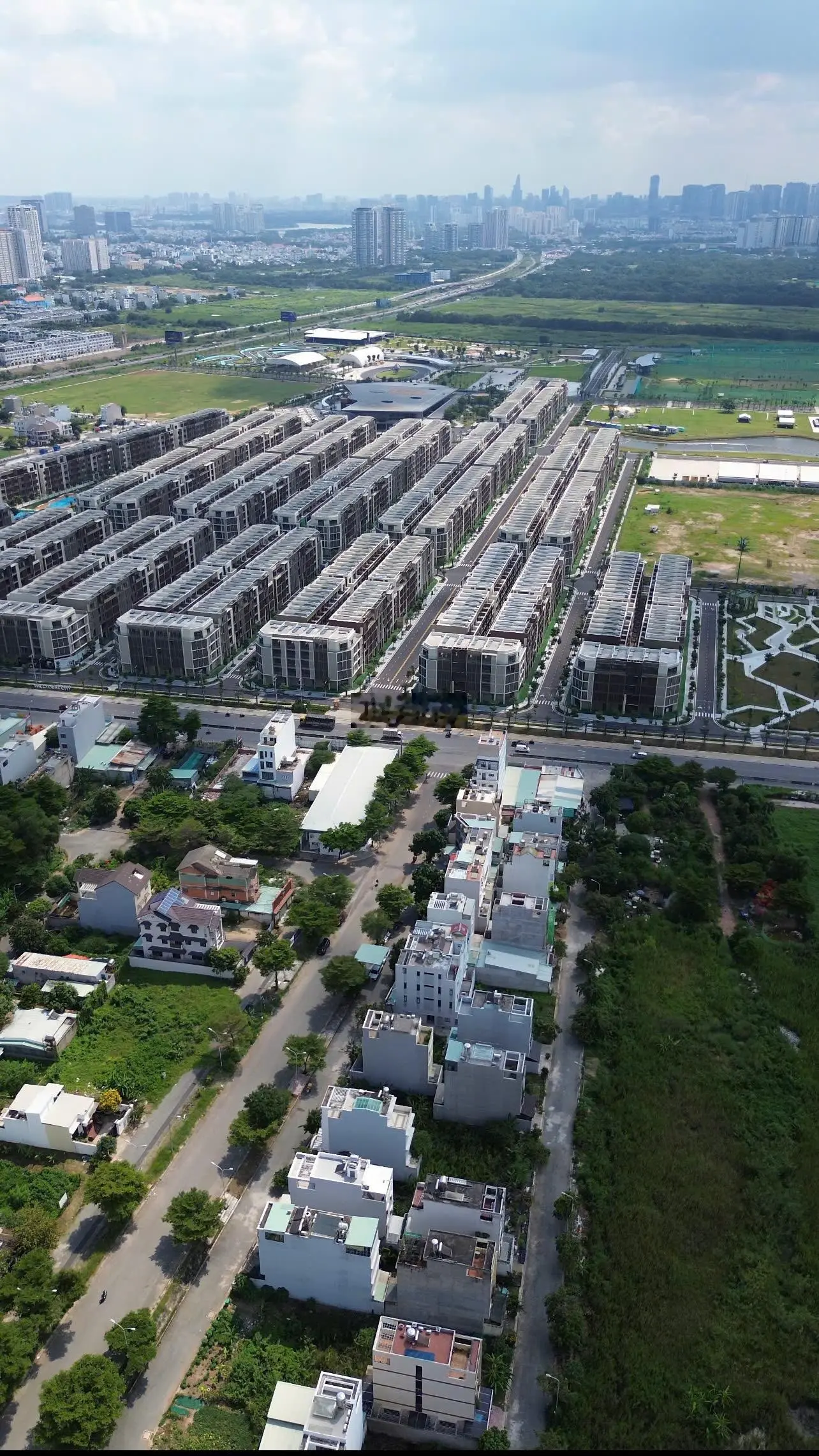 Mặt tiềnĐỗ Xuân Hợp nền duy nhất 125m2 Hoàng Anh Minh Tuấn đối diện Global City , giá 250tr/m2