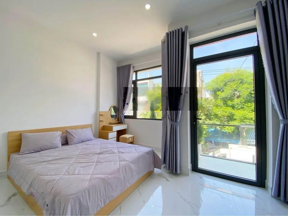 Nhà mới thông ra đường CMT8, đường Nguyễn Hiền, Quận 3. Giá 3,860 tỷ, 60m2. Có hợp đồng thuê 12tr