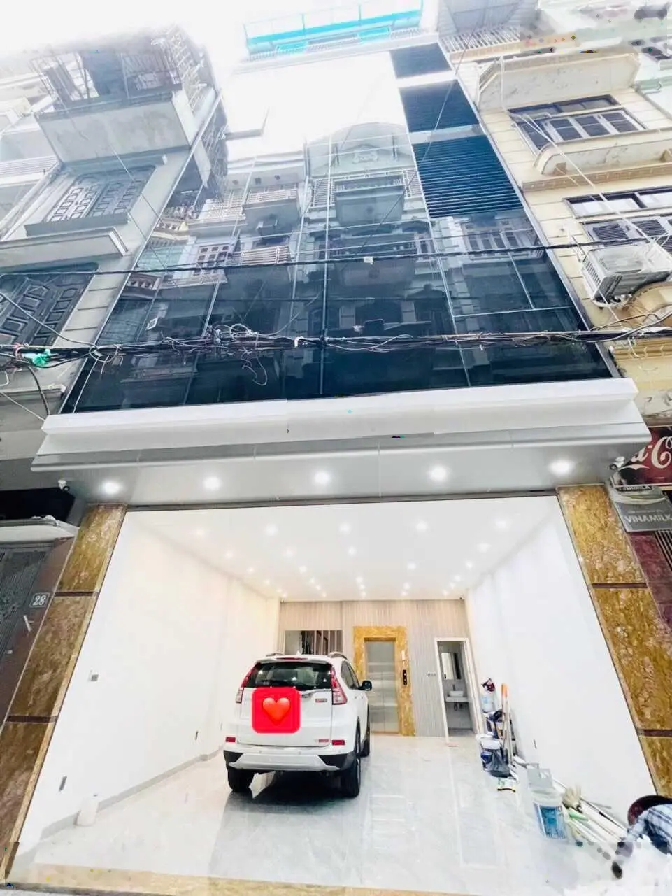 Tòa nhà 7 tầng thang máy, Trần Quốc Hoàn, vỉa hè ôtô tránh, 62m2 mặt tiền 6m - 26 tỷ, LH 0973 355 ***