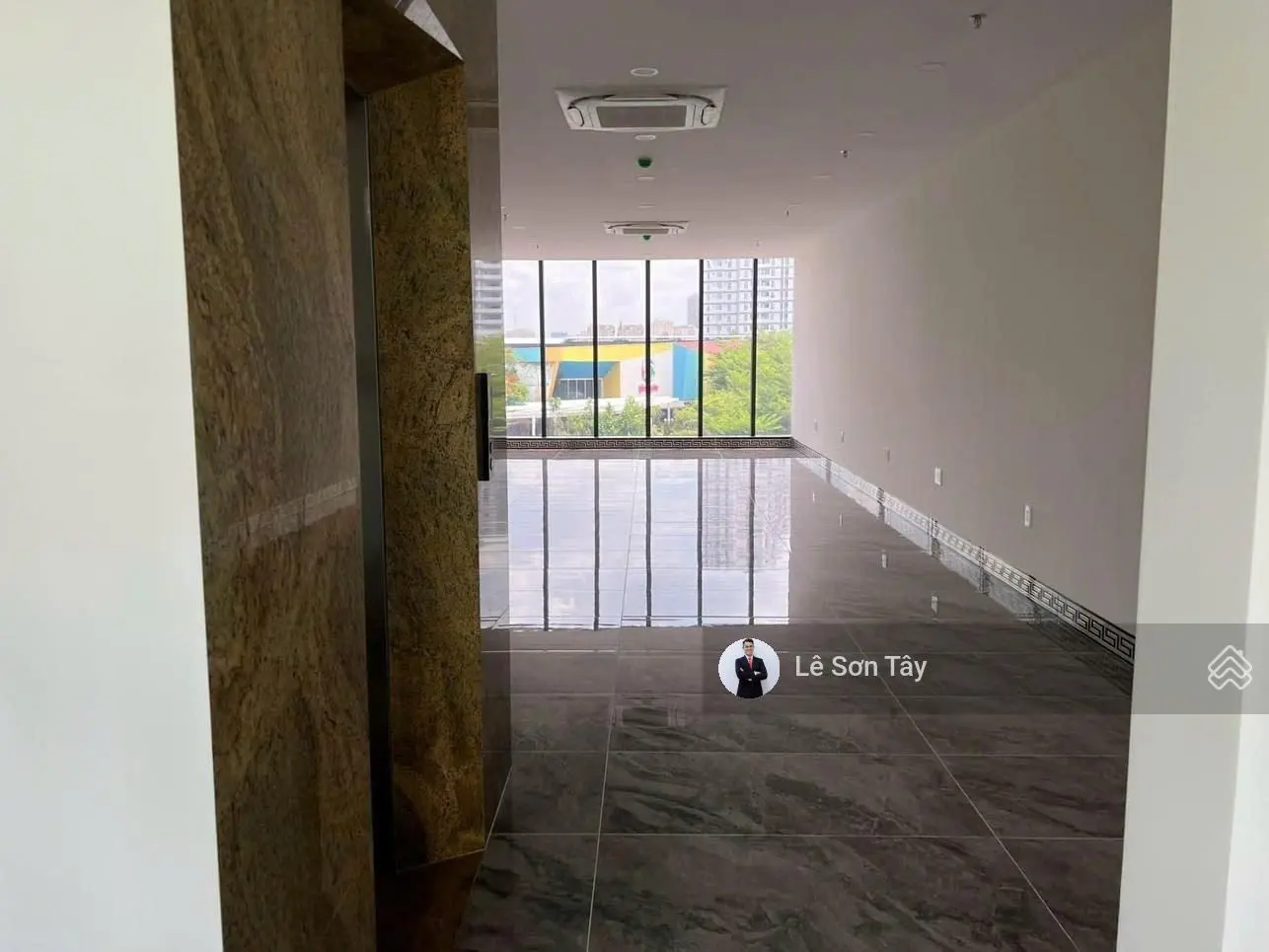Duy nhất 01 căn MT Nguyễn Thị Thập KDC Him Lam Kênh Tẻ. DT: 5m x 20m giá: 35 tỷ. Có thang máy
