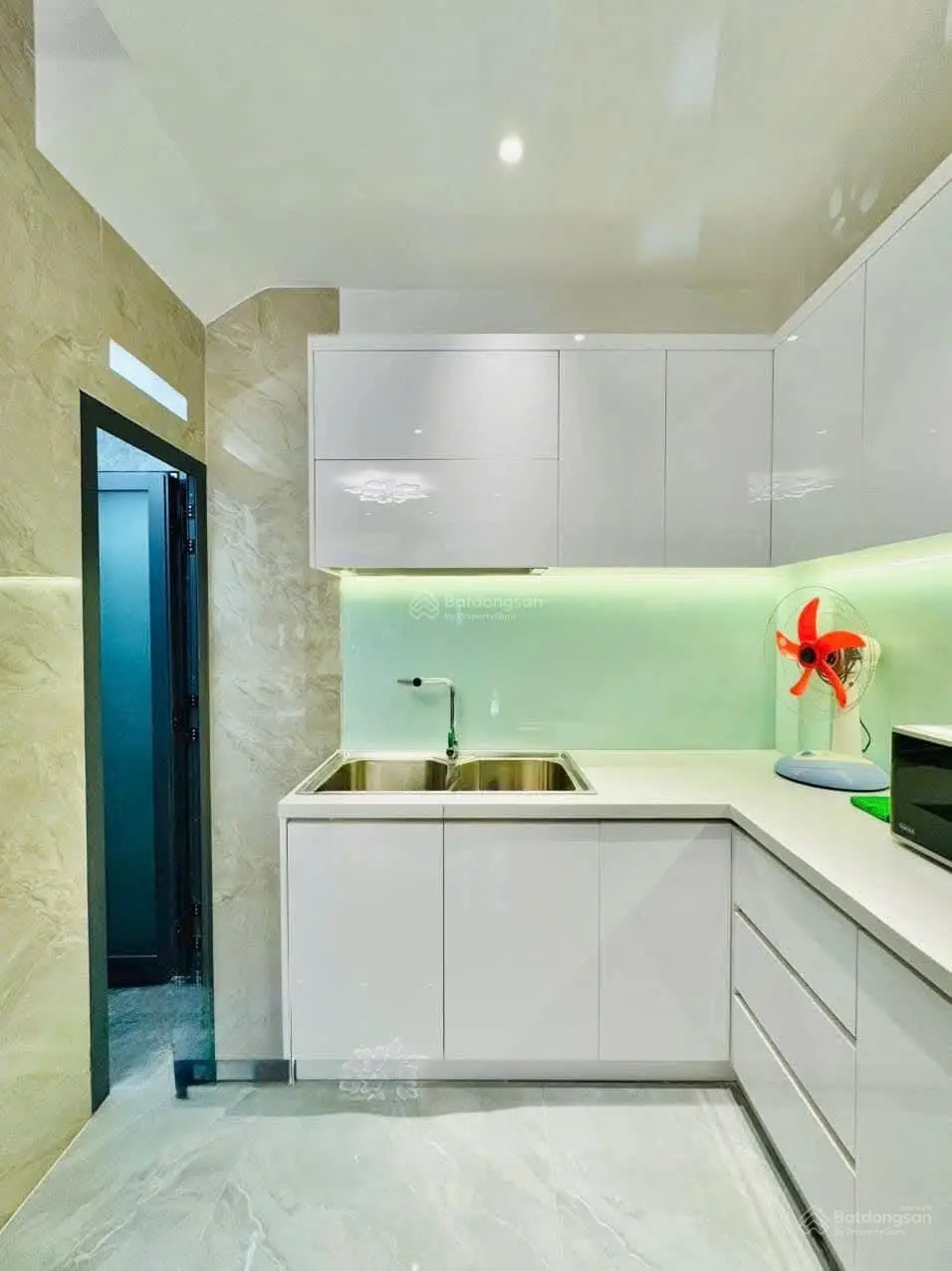 Chủ đi Canada bán GẤP.Nhà Yên Thế, P.2, Quận Tân Bình.DT 39,6m2.Giá 3ty050 còn TL,sổ riêng,Hẻm 6m