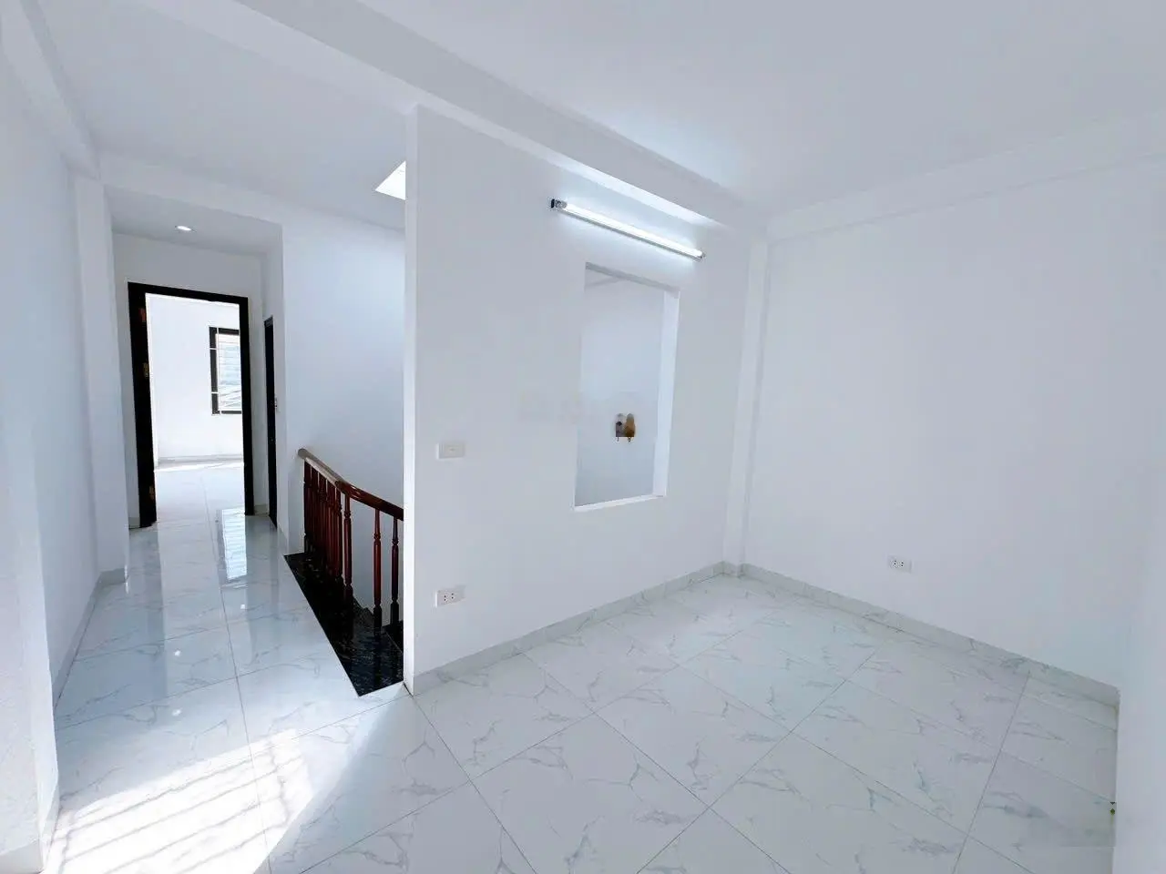 Bán nhà đơn lập 45m2x3T, ôtô đỗ, gần cầu Đông la, 7 phút ra Penika