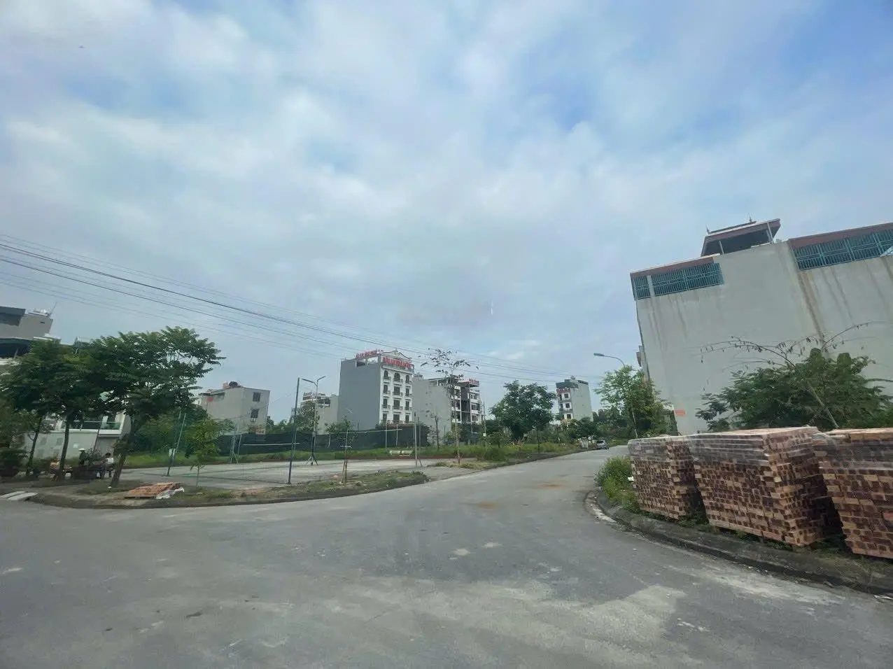 Em cần bán 1 số lô Chu Mẫu 1 và Chu Mẫu 2. Quý anh chị có nhu cầu đầu tư hay mua bán xin liên hệ em