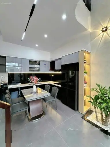Làm ăn thua lỗ cần bán nhà đường Phan Xích Long, P.2, Phú Nhuận. DT:59,1(5 x 11,82). Giá: 7,9tỷ