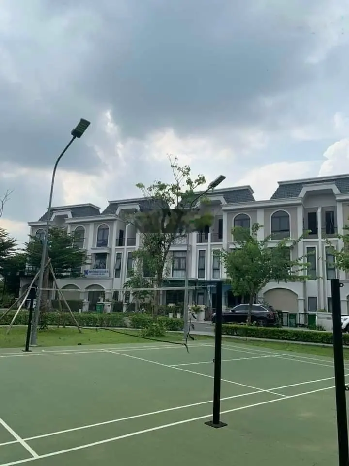 Cần bán nền đất đường số 4 khu Green city giá: 4 tỷ. Liên hệ: 0917 393 ***