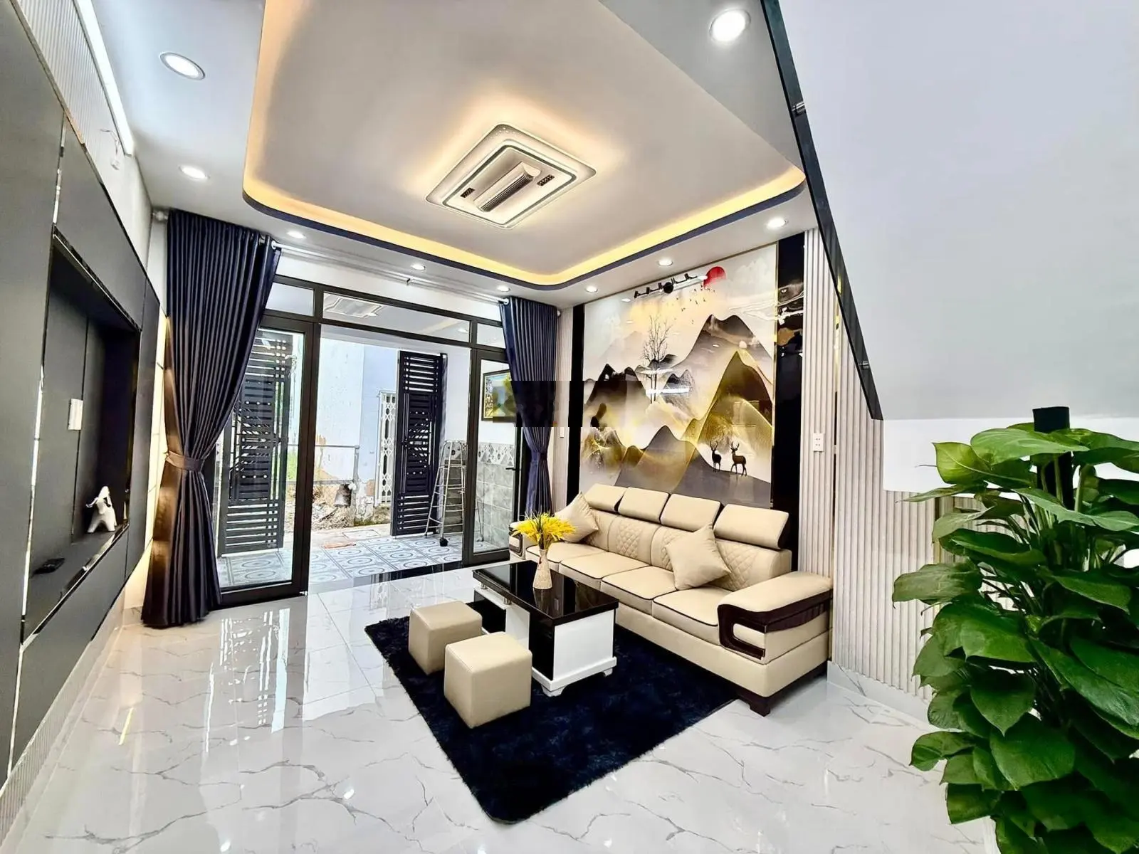 Nhà sổ hồng riêng chỉ 1 sẹc - có phòng tầng trệt cho người lớn tuổi