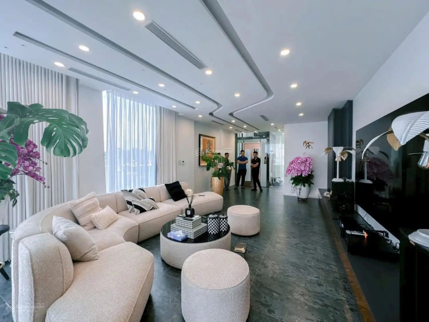 Biệt thự vip mặt phố Đội Cấn -Quận Ba Đình 57m2 x 8 tầng