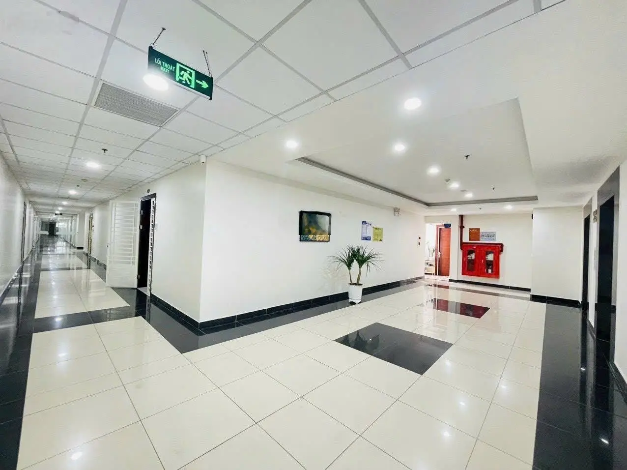 Chủ nhà cần tiền bán gấp căn góc 136m2 có slot ô tô tại dự án Hồ Gươm 102 Trần Phú Hà Đông