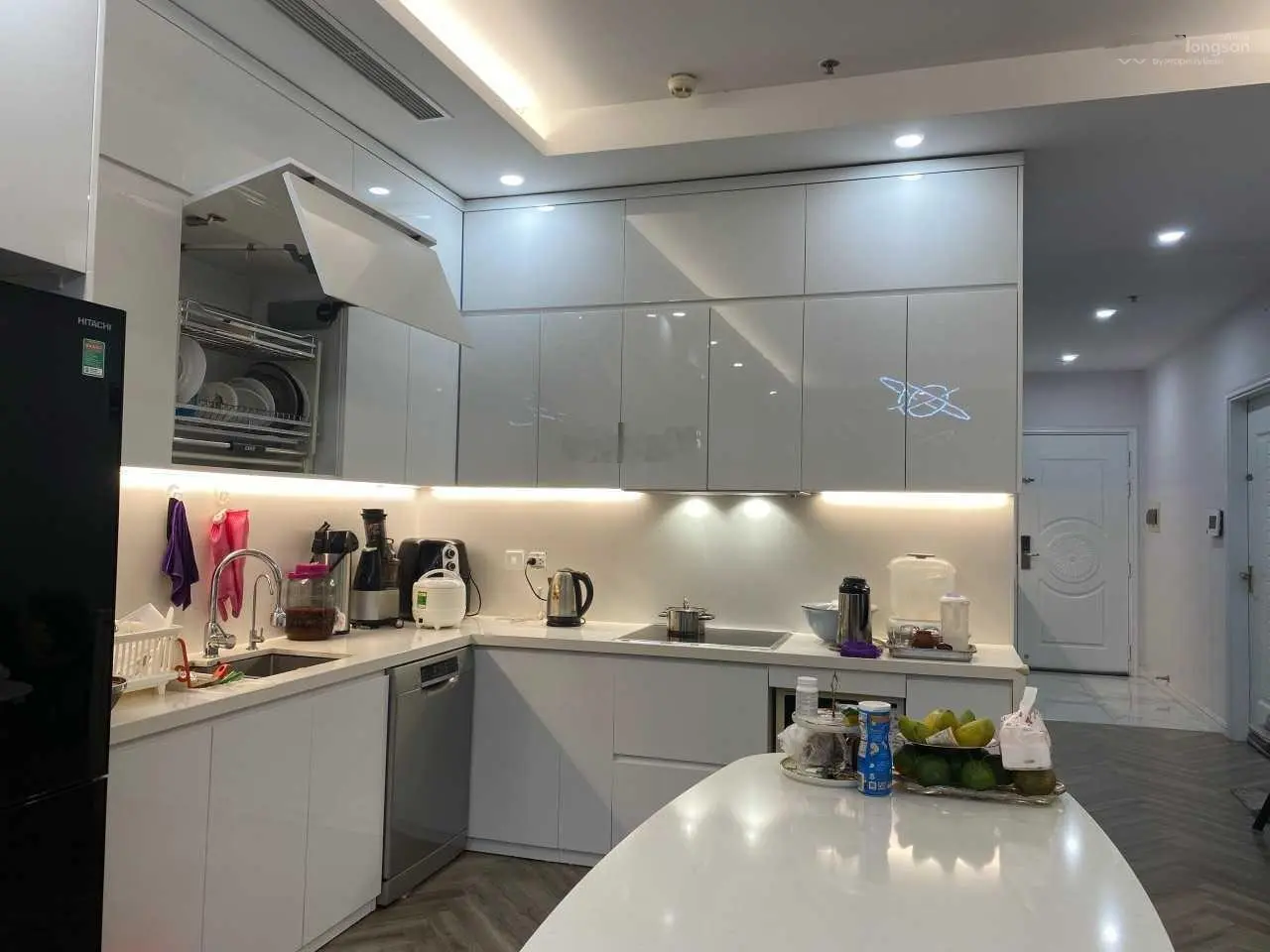 Bán gấp căn hộ Home City Trung Kính Complex, Trung Hòa, siêu đẹp, căn hoa hậu, view ra hồ điều hòa