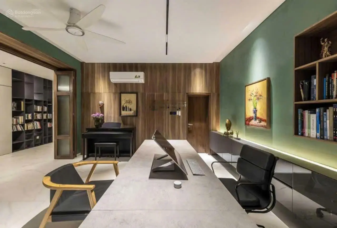 Bán biệt thự Mỹ Quang, Phú Mỹ Hưng Q7. DT 352.5m2. MT rộng 23,5m2, có gara, hồ bơi...