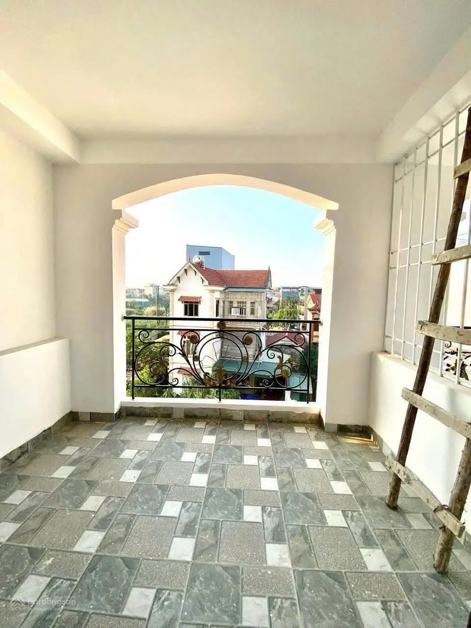 Bán nhà tại đường Kim Ngọc, Tân Lập 35m2 xây 5 tầng. Cạnh Vinhomes Đan Phượng. Ngõ Ôtô tải