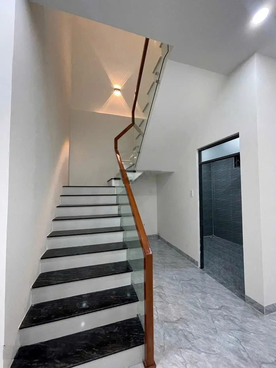 Bán nhà 2 tầng diên Sơn - Diên Khánh, DT 107m2, ngang 7m, giá 1,75 tỷ