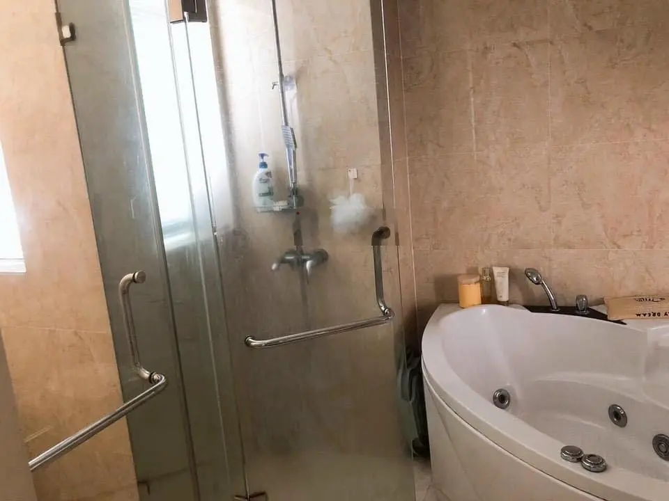 Cần bán nhà 182/Đề Thám, P Cầu Ông Lãnh, Q1 nhà 5 tầng 0778 066 ***) Minh