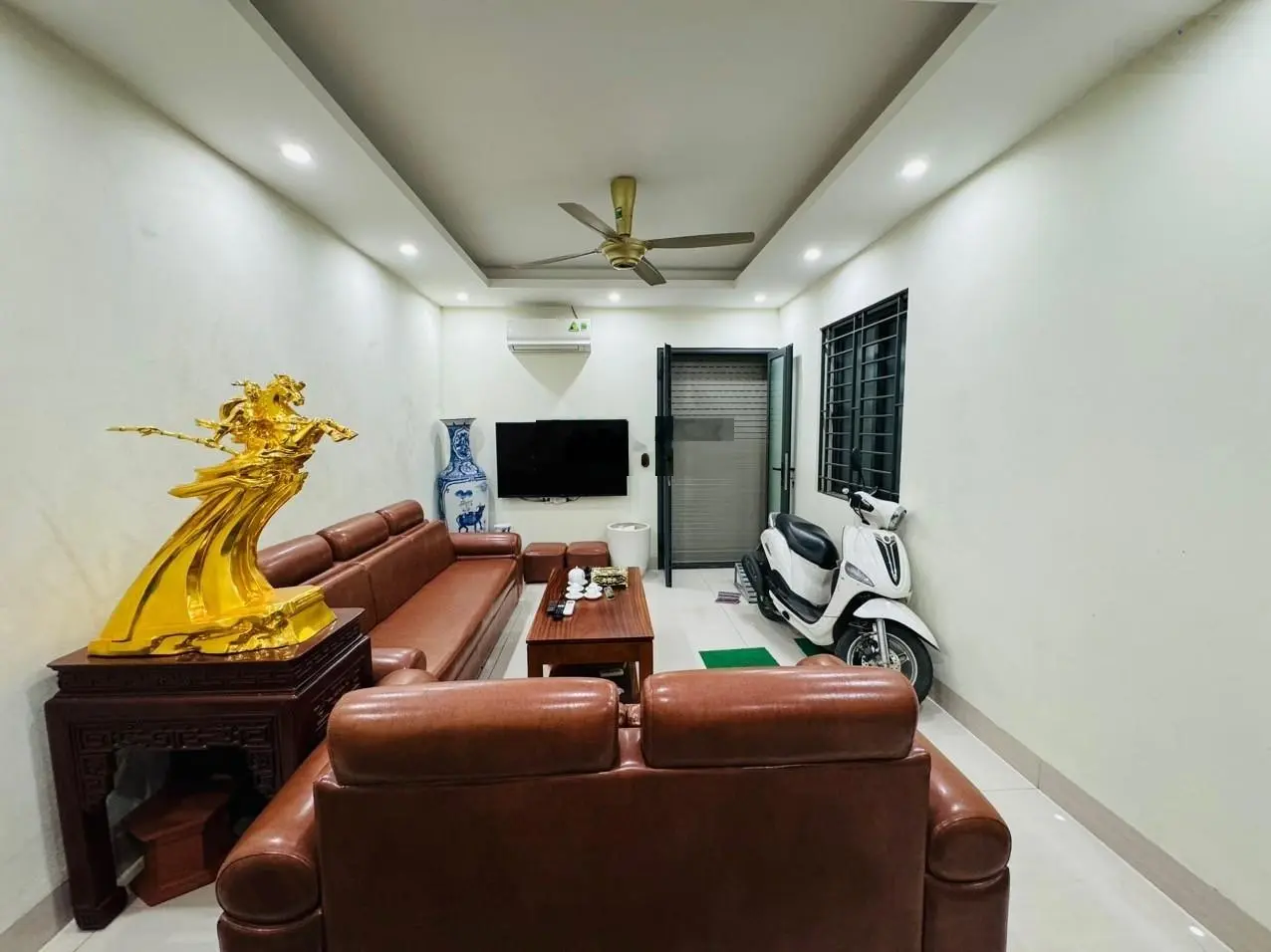 Cần bán nhà phố Ngọc Khánh 76m2 4 T MT 3,92m giá hơn 11 tỷ ô chờ thang máy KD dòng tiền