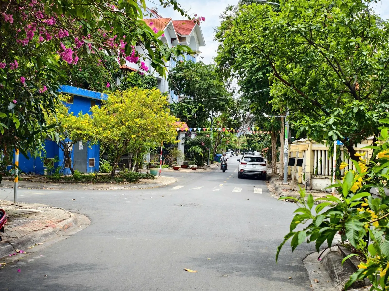 Ngộp Bank bán gấp nhà khu compound ven sông Sài Gòn, DT 9m x19,5m, hầm 4 tầng giá bán nhanh 33 tỷ