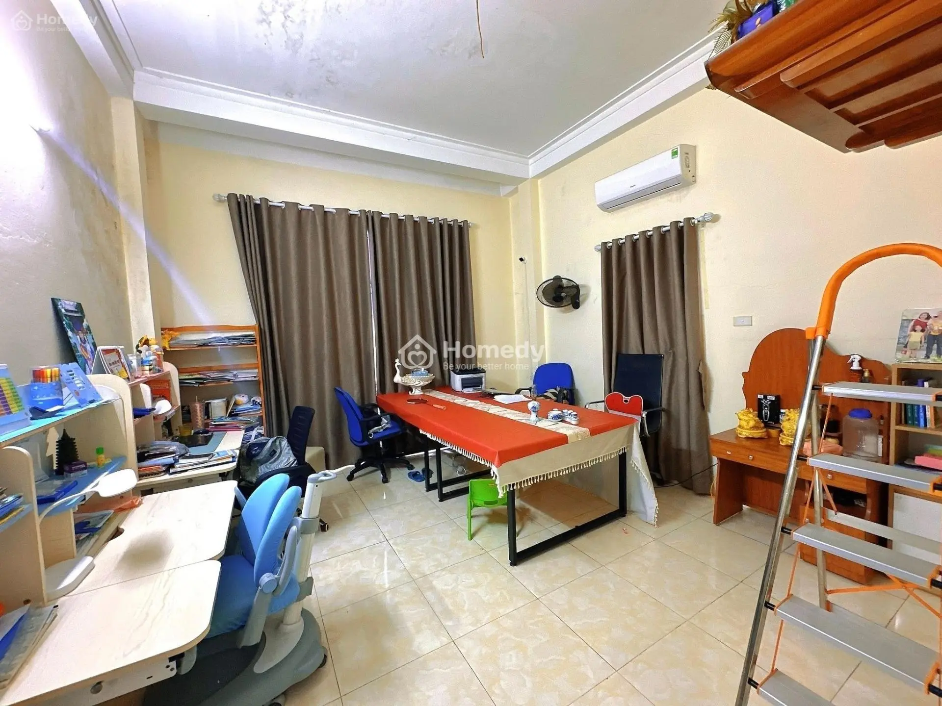 Giảm 2 tỷ Cần bán gấp nhà phân lô phố Lạc Long Quân 51m2, 3T, mt 5m, ô tô vào nhà, kinh doanh