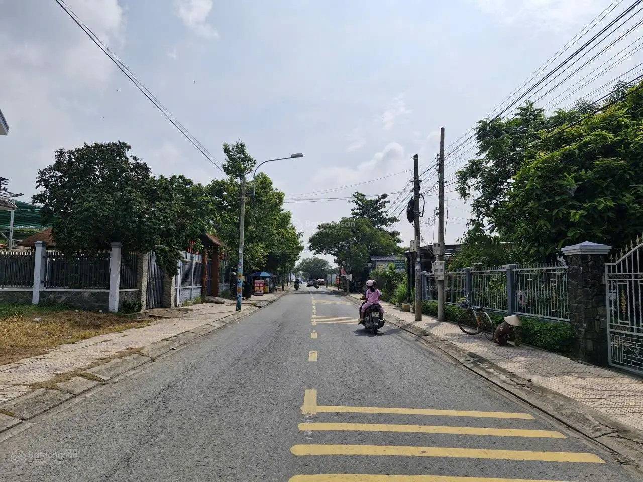 Chủ gửi bán lô đất 400m2 mặt tiền đường Nguyễn An Ninh TT Cần Giuộc thích hợp làm biệt thự nhà vườn