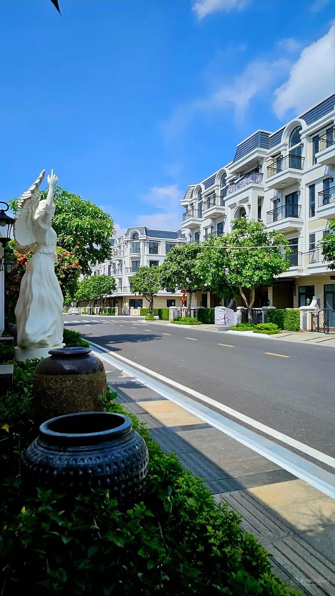 Bán nhà phố Classia Khang Điền 203m2 - 1trệt 3Lầu, Hoàn thiện cao cấp Châu Âu 32,2tỷ. 0918 712 ***