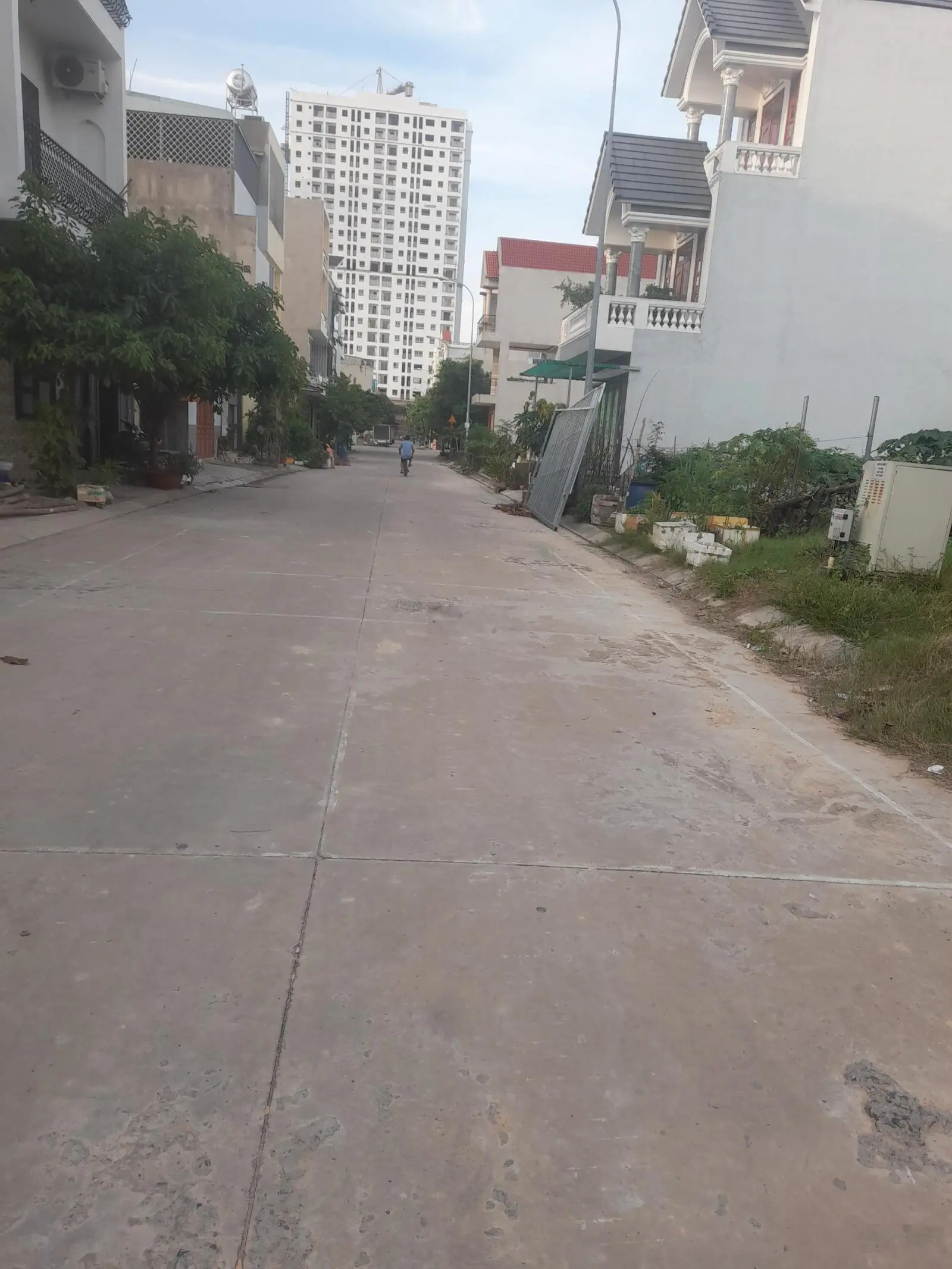 Bán nền đất đường N5 khu trung tâm thương mại Sóng Thần Dĩ An Bình Dương LH 0937 147 ***