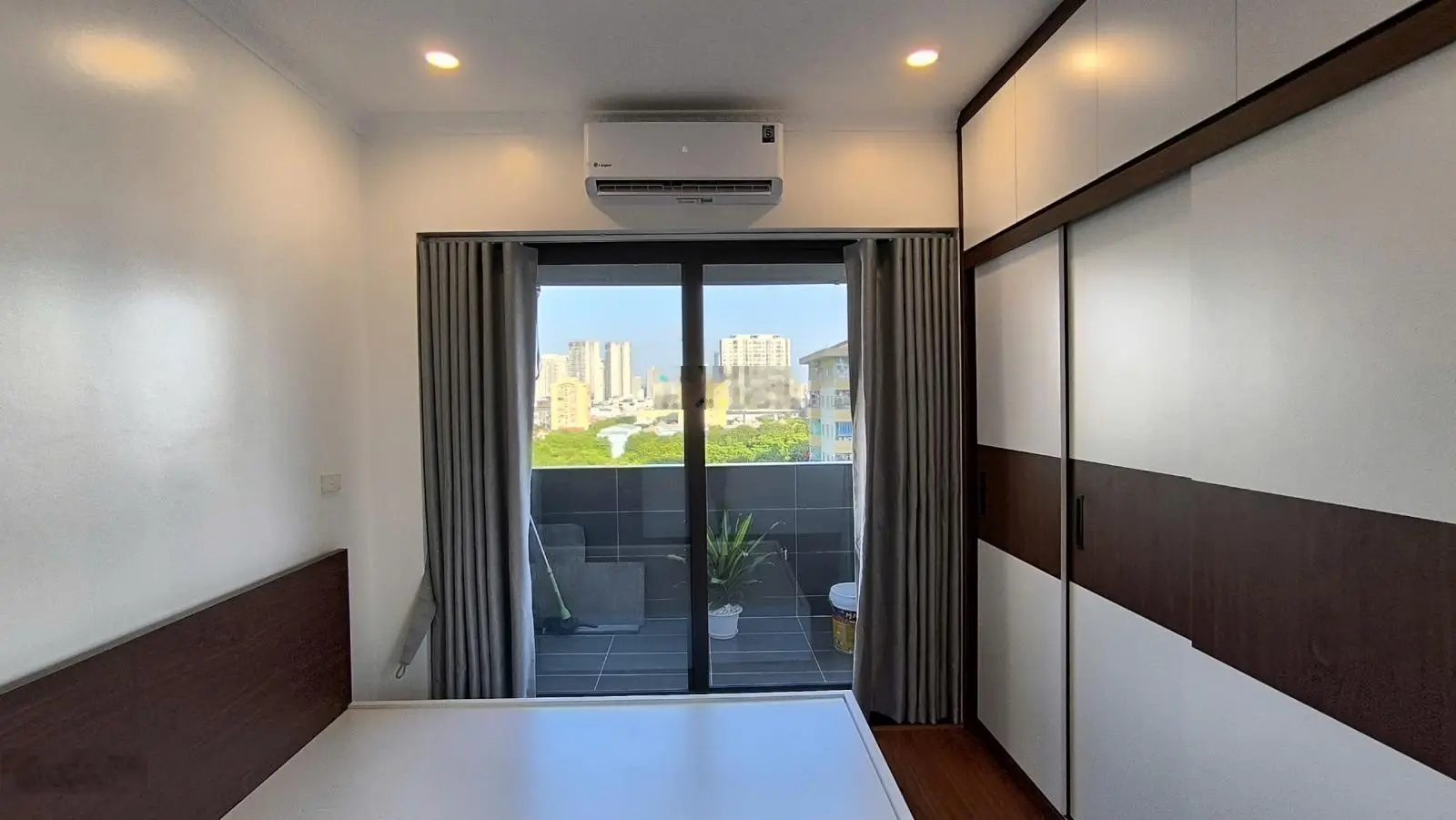 Bán căn hộ tại dự án: C2 - Nguyễn Cơ Thạch 2PN + 1 2VS, 82m2, full nội thất. LH 0357 536 ***