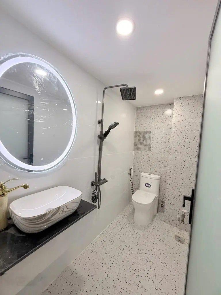 Vip q6, đi bộ tới công viên bình phú, 6 tầng mới đẹp ở ngay, 68m2, đường 10m có lề dân trí, an ninh
