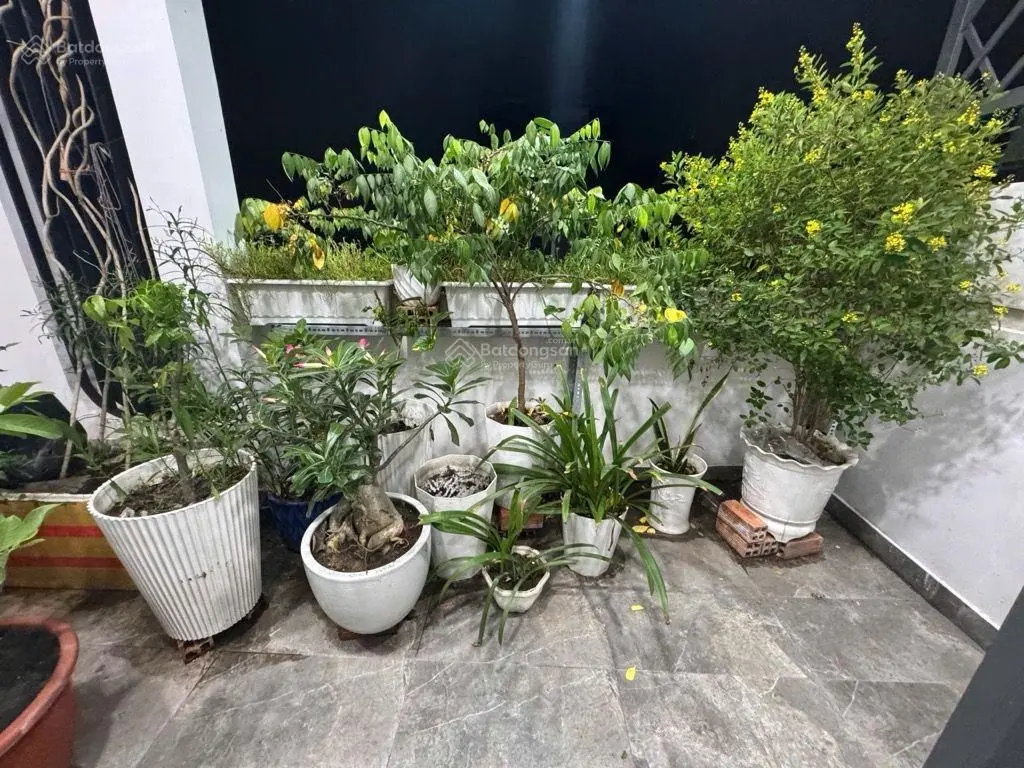 Bán nhà 3 tầng, đường 6 mét thông, diện tích : 50 m2. Giá 5 tỷ 650 thương lượng.