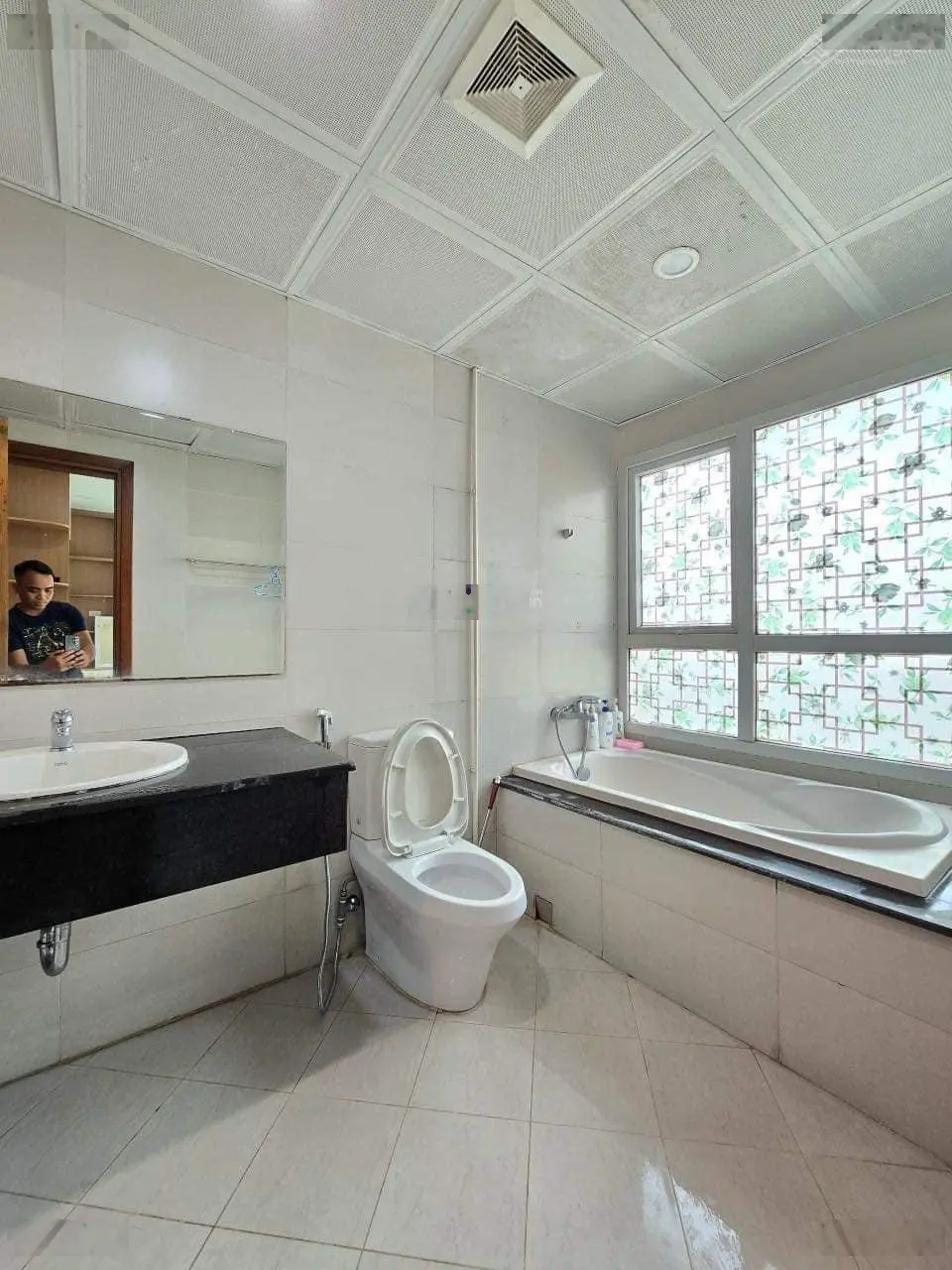 Chuyển công tác vào sài gòn cần bán nhanh căn hộ 100m2 3 phòng ngủ, hướng mát tại 173 xuân thủy-cg