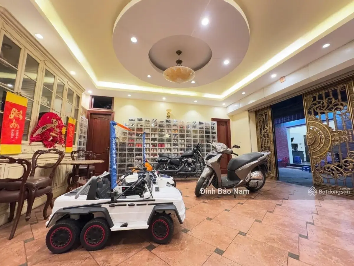 Đội Cấn 108m2 5 tầng mặt tiền 16.8m lô góc 2 mặt tiền ô tô tránh sổ đỏ vuông đẹp cách mặt phố 20m