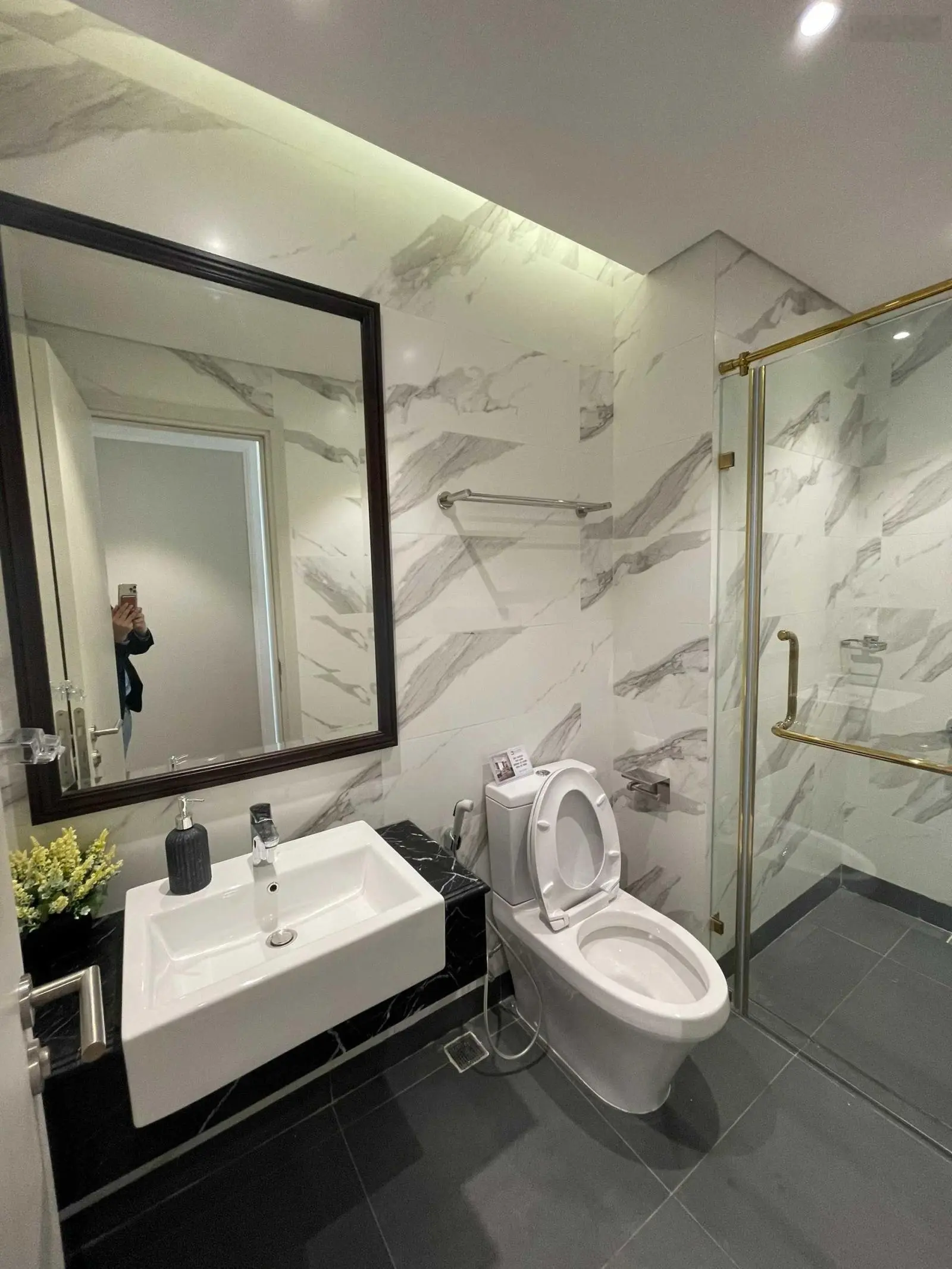 Chính chủ bán CH Tại King Place 114m3 3 ngủ, bc đông nam tầng đẹp,view thoáng giá tốt.LH:0987 362 ***