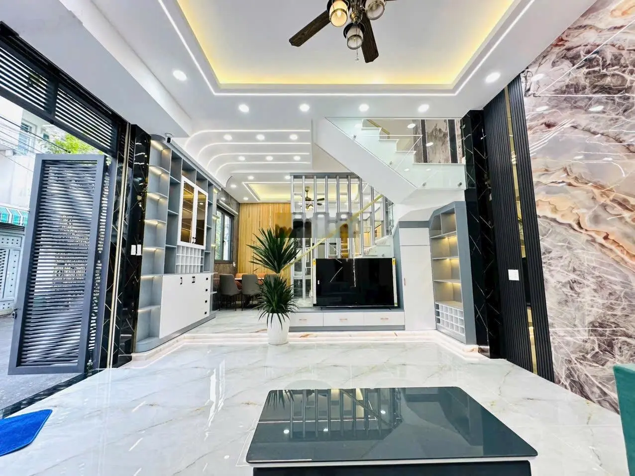 Bán Nhà 10m x 5m. Xây mới 3 lầu hẻm 10m chỉ sau nhà mặt tiền đường Liên Khu 2-5 P.Hiệp Thành