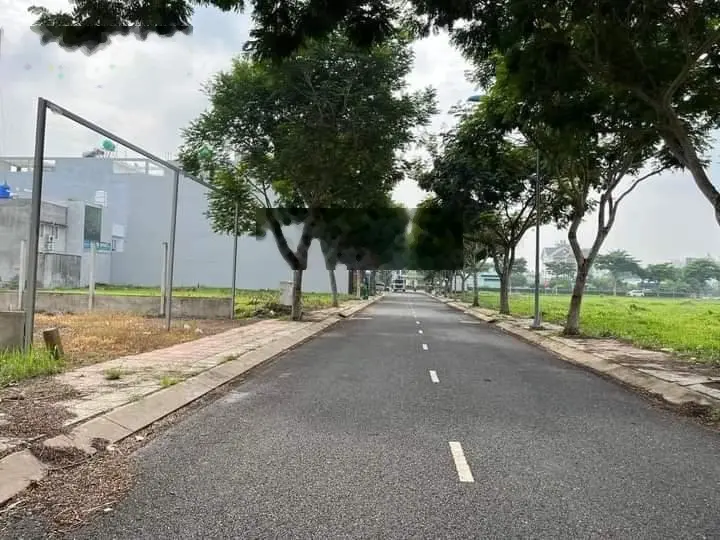 Bán nền 100m2 đường 14 KDC Tân Thuận, Bến Lức