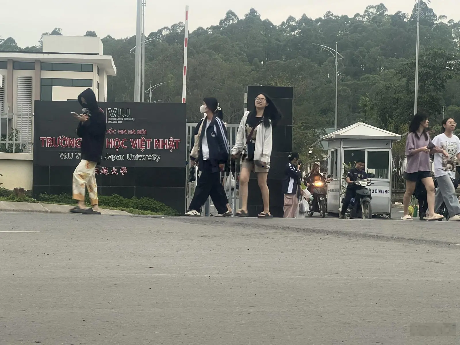 Bán đất Cổng Trường ĐHQG, siêu phẩm không đâu có