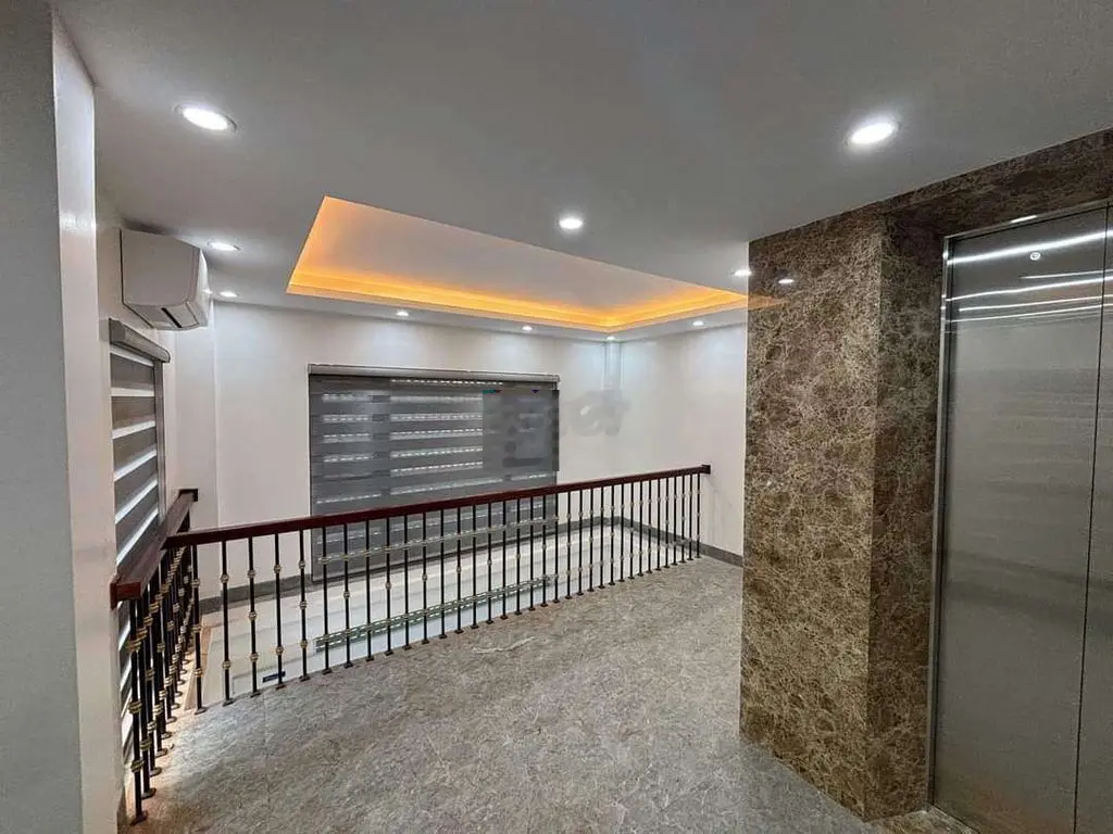 Bán Gấp nhà siêu hiếm lô góc cực víp Mỹ Đình 40m2 x 7 tầng ô tô tránh